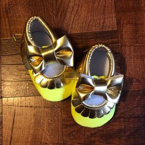 Baby bow moccasins